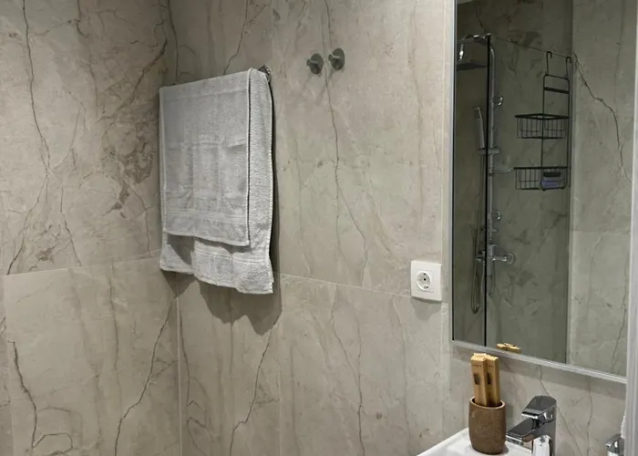 Cozy Center B * Rhodes City